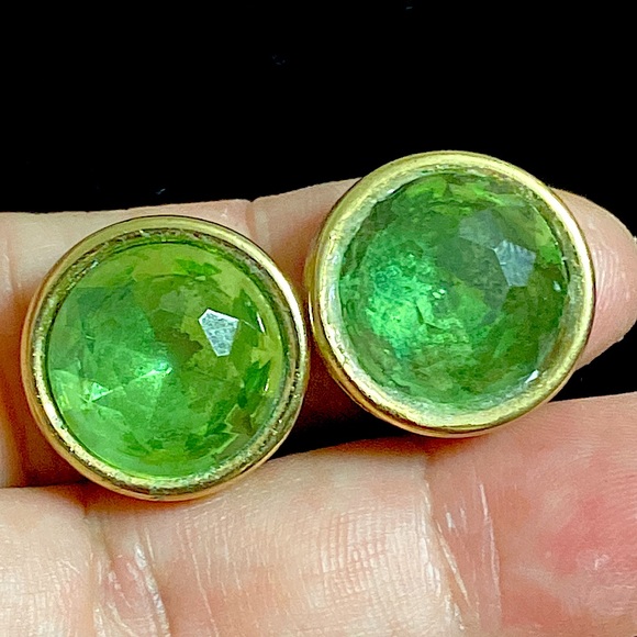 🖤Vtg💕GIVENCHY green stone clip earrings - Picture 16 of 17